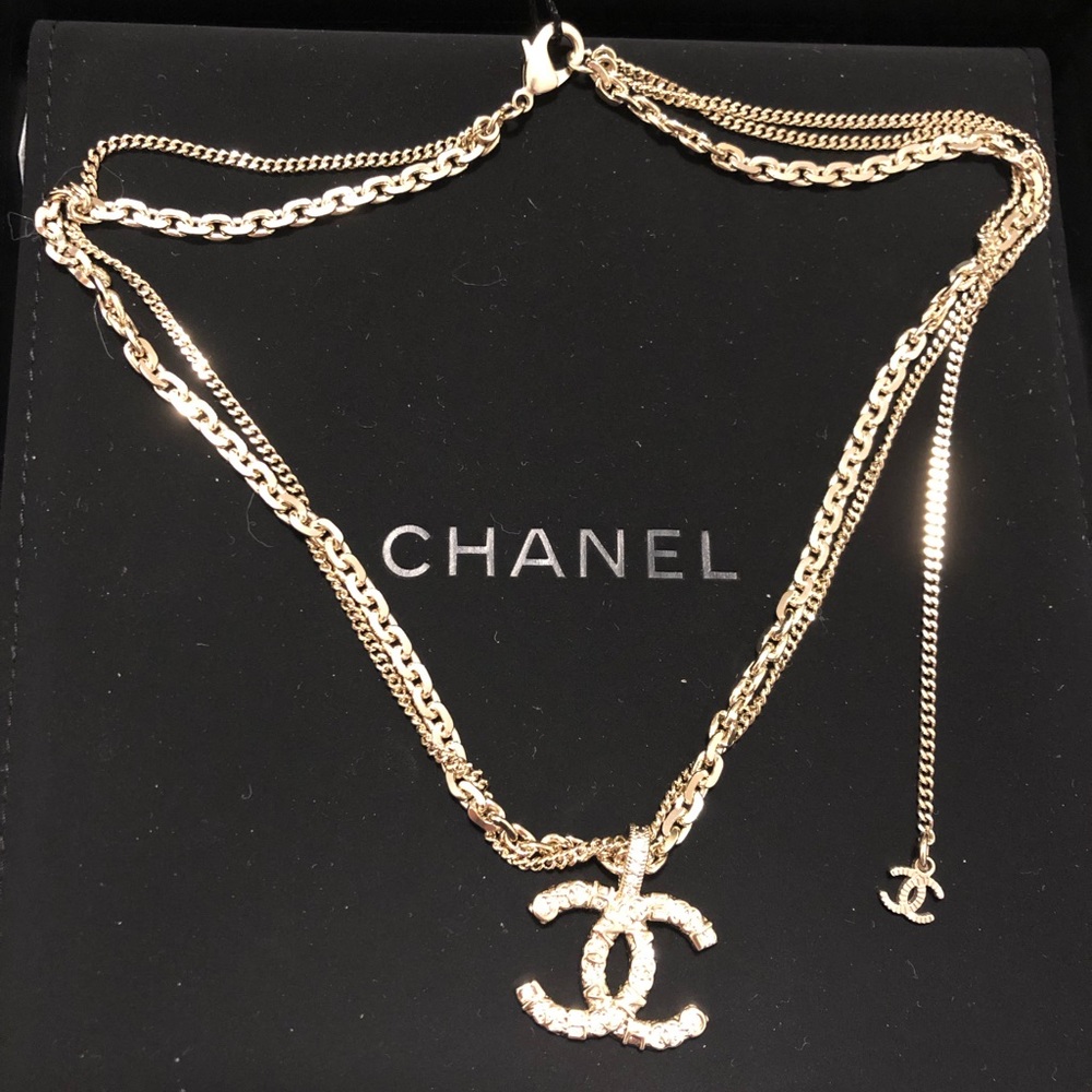 Chanel Necklace (Free Dior lip glow) - Picture 12 of 16